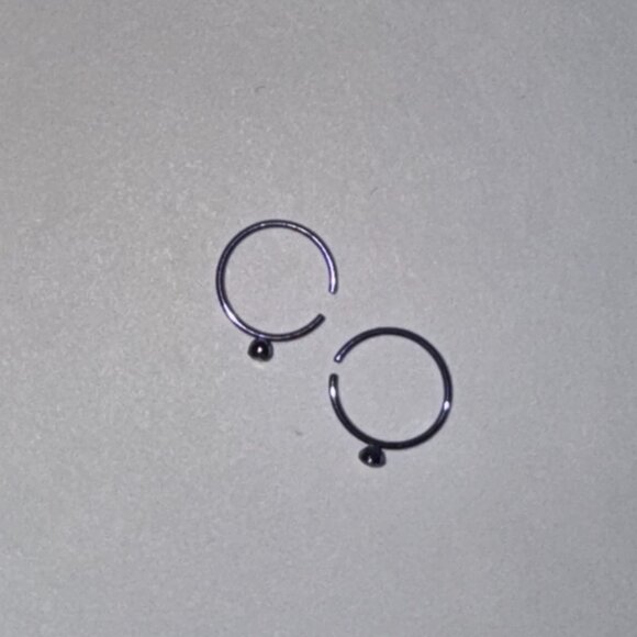 Purple 22 Gauge Titanium Plated Hoop Nose Rings - Picture 3 of 8